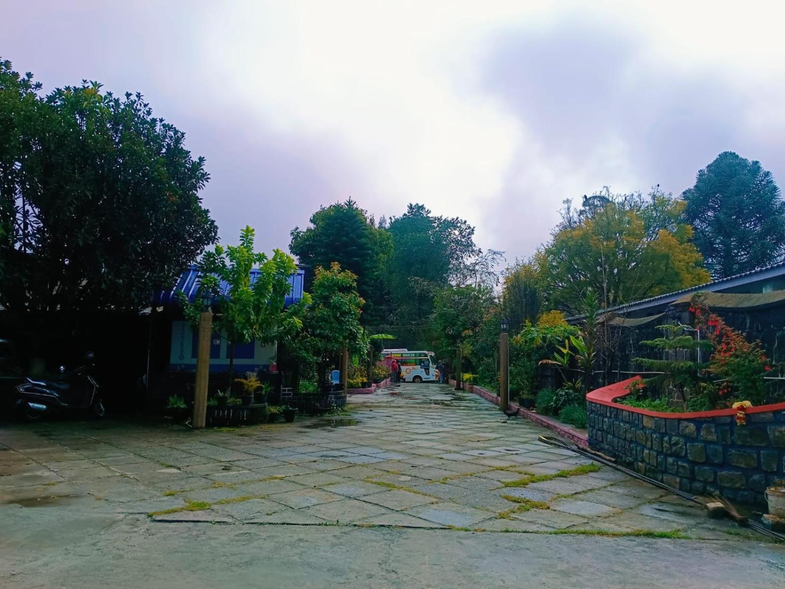 Vetrivel International By Brown Tree Resorts Кодайканал Екстер'єр фото